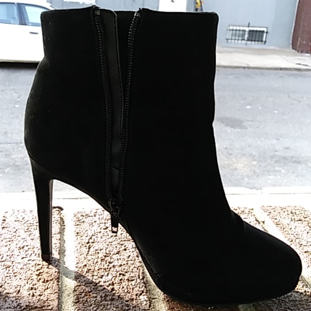 Shoes - Picture 4 of 5
